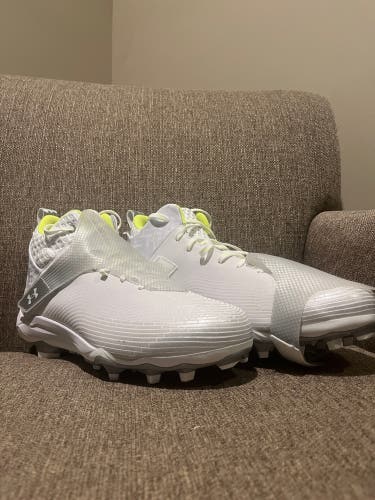White Men's Size M 12.0 (W 13.0) Under Armour Cleats (New)