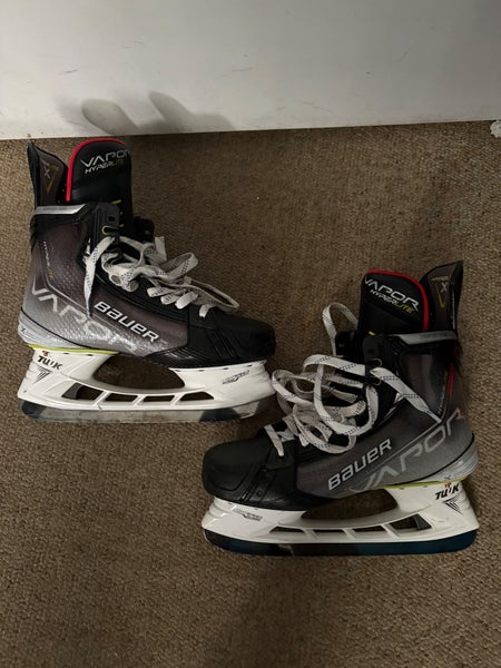 Bauer Vapor Hyperlite Hockey Skates 8.5 (New)