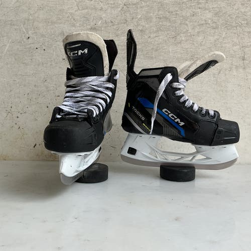 CCM Hockey Skates Size 2.5 (Used)