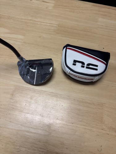 New in plastic Evnroll ER8 putter Black