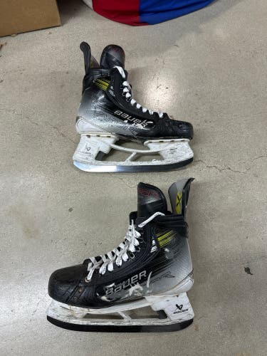 2023 Bauer Vapor Hyperlite 2 Hockey Skates 8.5 (Used)