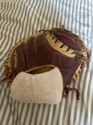 Mizuno Prime Elite RH Catcher's Baseball Glove 33.5" (Used)