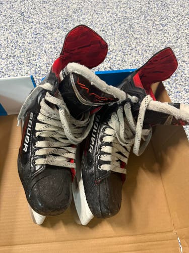 2023 Bauer Vapor X4 Hockey Skates 9.5 (Used)