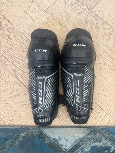 Youth CCM Tacks 9550 8" Shin Pads (New)