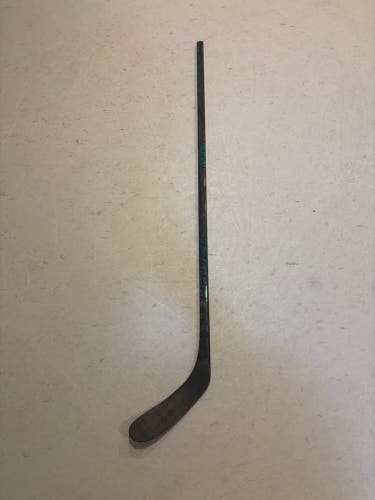 Intermediate Bauer Twitch Right Handed Hockey Stick P28 55 Flex (Used)