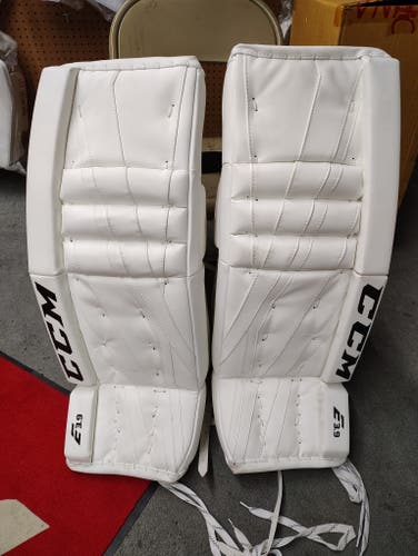 CCM Extreme Flex E3.9 Goalie Leg Pads Intermediate 30" (New)