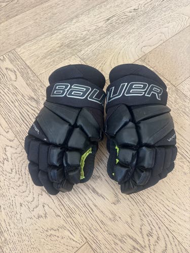 Bauer Vapor Hyperlite Gloves 11" (Used)