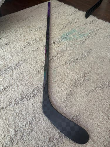 Senior Bauer Nexus Tracer Right Handed Hockey Stick P28 65 Flex (Used)