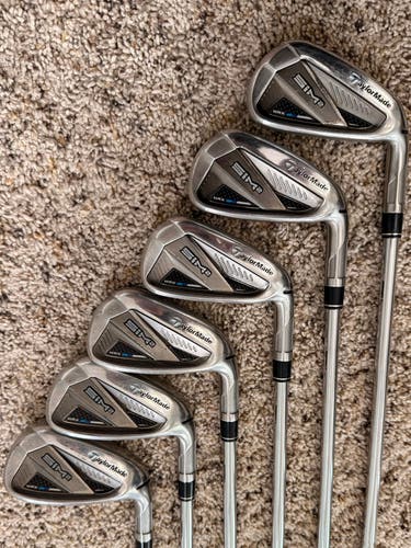 Men's TaylorMade SIM2 MAX Right Handed Iron Set Stiff Flex (Used)