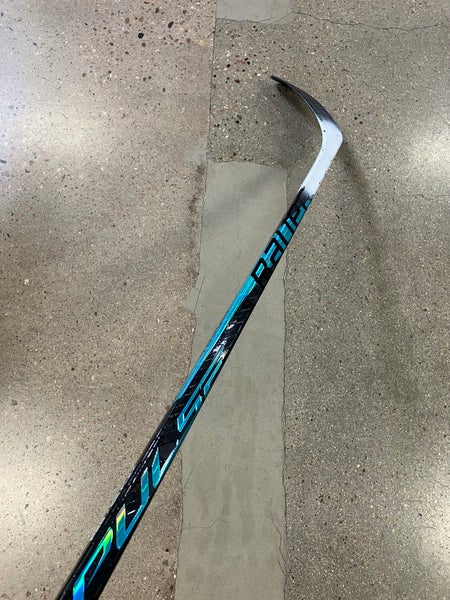Intermediate Bauer Pulse Hockey Stick Right Handed P28 55 Flex (Used)