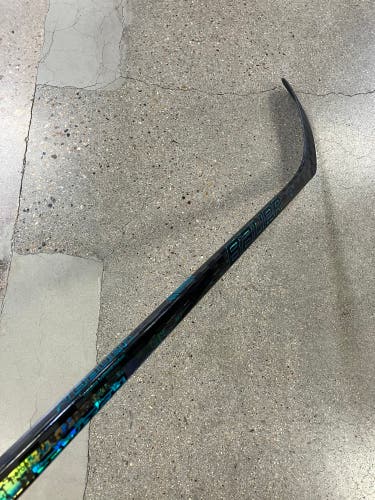 Junior Bauer Twitch Hockey Stick Right Handed P28 50 Flex (Used)