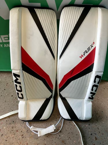 26" Junior CCM Y Flex3 Goalie Leg Pads (Used)