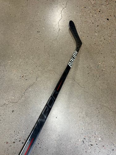 Intermediate Bauer Vapor Hyperlite Hockey Stick Left Hand P28 55 Flex (Used)