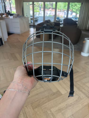 Small CCM FM780 Full Cage (Used)