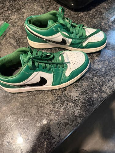 Green Men's Size M 8.0 (W 9.0) Adult Nike Dunk Low Shoes (Used)