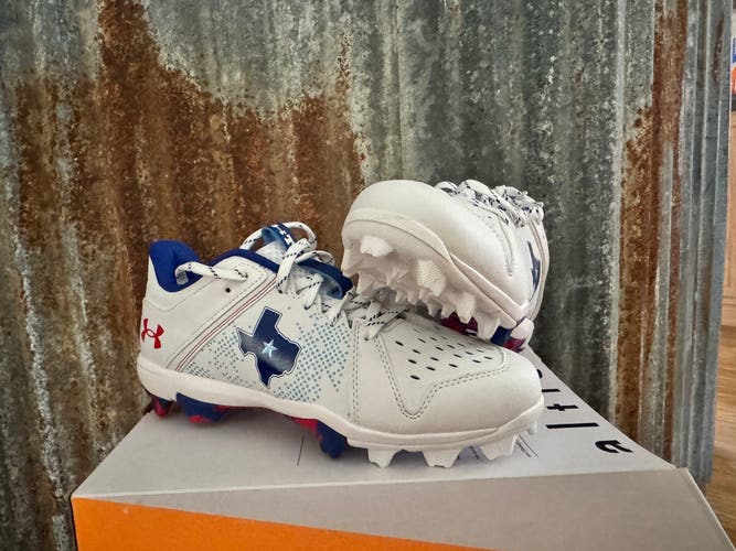 White Kid's 5.5Y (Big Kids / Youth) Youth Under Armour Low Top Molded Cleats (New)