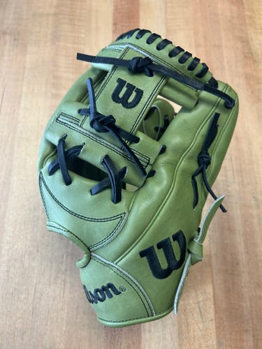 (USED) Wilson A2000 - 11.75" - 1787 - Right Hand Throw Baseball Glove