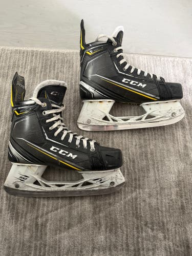 Hockey Skates size 9 CCM Tacks 9090