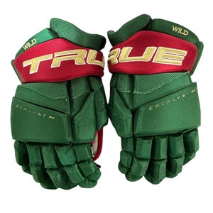 True Catalyst 9X Pro Stock Hockey Gloves 13.5” Green WILD 2003