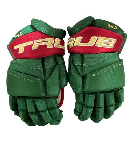 True Catalyst 9X Pro Stock Hockey Gloves 13.5” Green WILD 2003