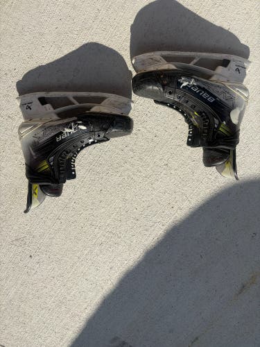 Black/Gray 2023 Bauer Vapor Hyperlite 2 Hockey Skates 10.5 (Used)
