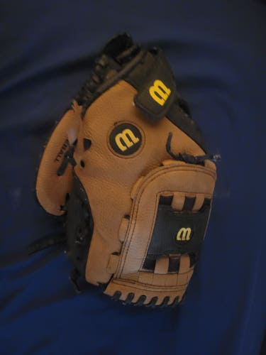 2017 Wilson RH Infield A0300 Baseball Glove 11" (Used)