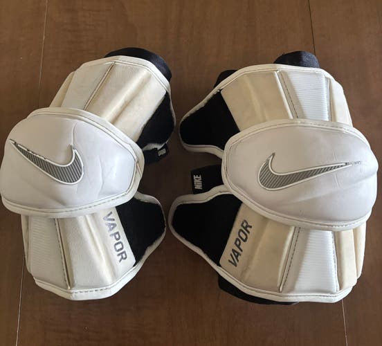 Medium/Large Adult Nike Vapor Arm Pads (Used)