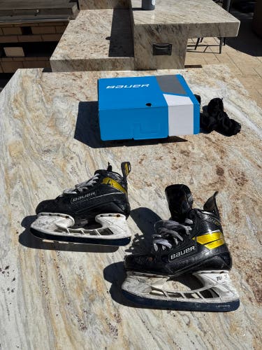 2020 Bauer Supreme Ultrasonic Hockey Skates Regular Width 8.5 (Used)