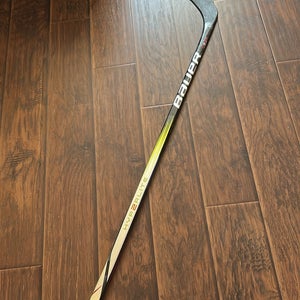 Intermediate Bauer Vapor Hyperlite 2 Left Hand Hockey Stick P28 55 Flex (Used)