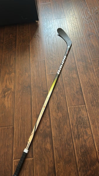 Intermediate Bauer Vapor Hyperlite 2 Left Hand Hockey Stick P28 55 Flex (Used)