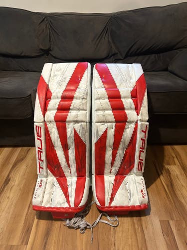 34" True Catalyst 9X3 Goalie Leg Pads (Used)