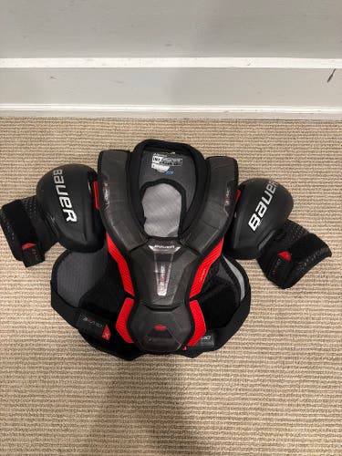 Men's Medium Intermediate Bauer Vapor 3X Pro Shoulder Pads (Used)