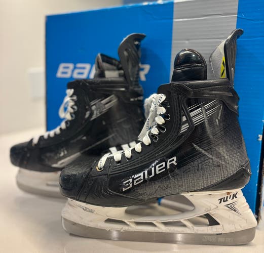 Bauer Vapor Hyperlite 2 Hockey Skates - Senior 9 / Regular Width (Good Condition)