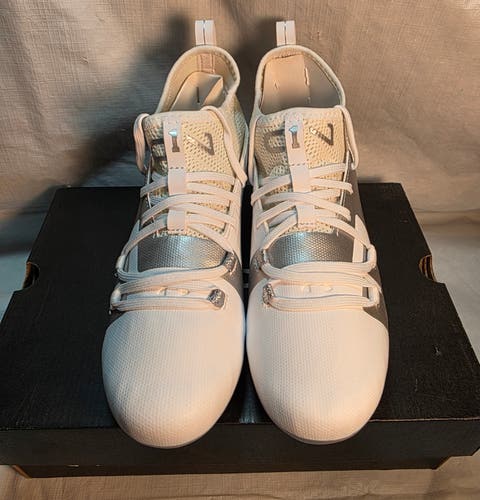 White Unisex 4.5Y (Big Kids / Youth) Under Armour Cleats (New)