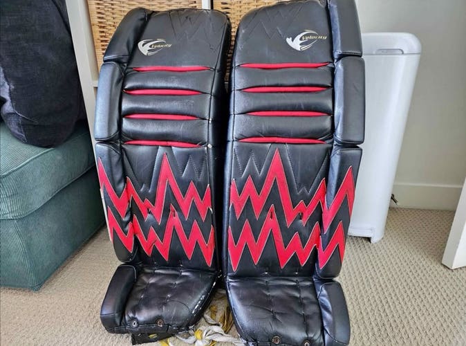 36" Vaughn Regular Goalie Full Set (Used)