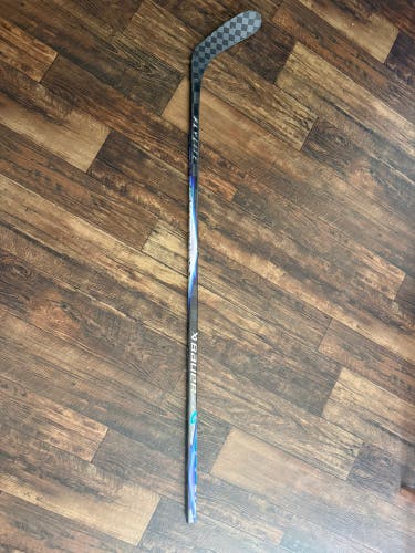 Senior Bauer Vapor Flylite Right Handed Hockey Stick P28 77 Flex (Used)