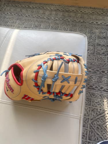 2025 Wilson A2000 1677 RH First Base Baseball Glove 12.5" (Used)