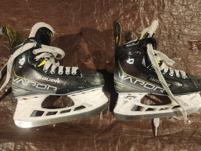 Bauer Supreme 3S Hockey Goalie Skates Regular Width Size 3.5 (Used)