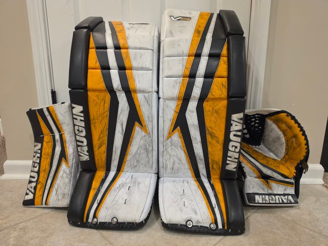 Vaughn Velocity V9 Double Break Regular Goalie Full Set (Used)