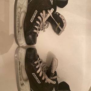 Black 2016 Bauer Supreme S140 Hockey Skates Regular Width Size 3 (Used)