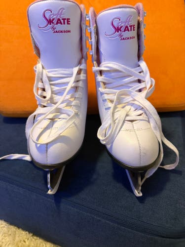Jackson soft skate Figure Skates Adult 7 (Used)