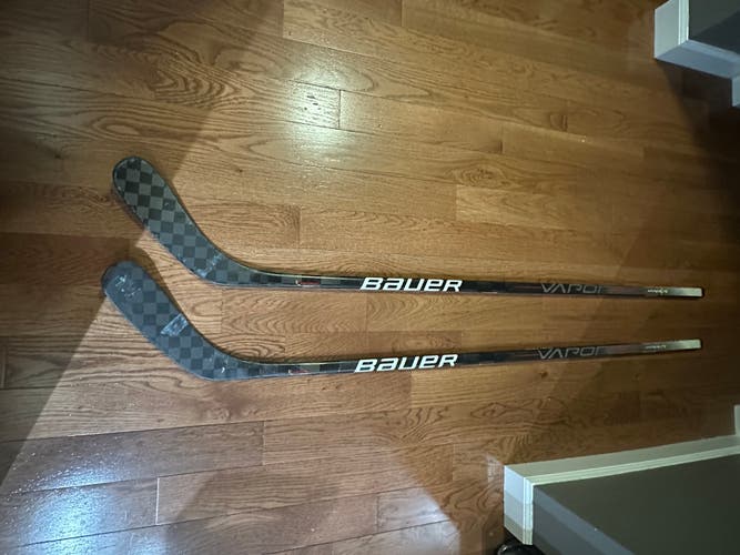 Junior Bauer Vapor Hyperlite Right Handed Hockey Stick P88 40 Flex (Used)