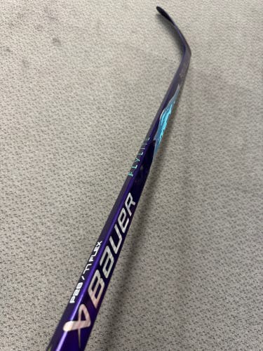 Senior Purple/Teal Bauer Vapor Flylite Right Handed Hockey Stick P28 77 Flex (New)