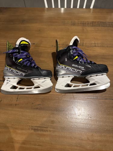 2021 Bauer Vapor 3X Hockey Skates Regular Width Size 3.5 (Used)