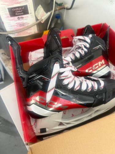 2023 CCM JetSpeed FT6 Pro Hockey Skates Regular Width 8.5 (New)