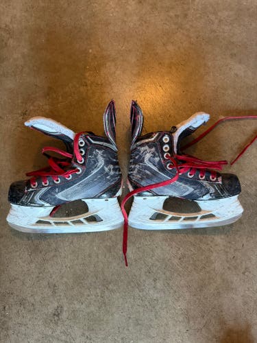 Bauer Vapor X Hockey Skates Size 1 (Used)
