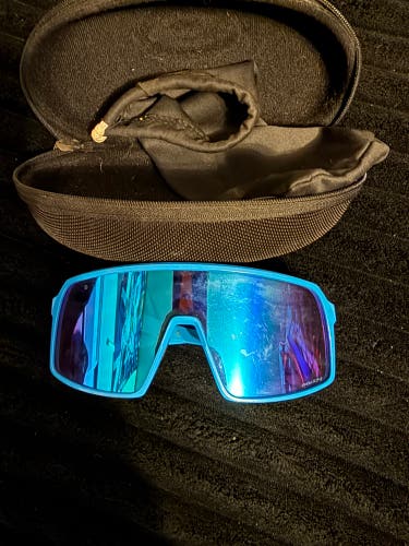 Unisex One Size Fits All Oakley Sutro Sunglasses (Used)