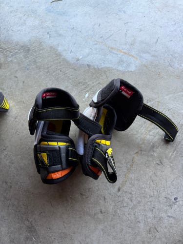 Junior Medium CCM Elbow Pads (Used)