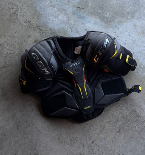 Large Junior CCM Shoulder Pads (Used)