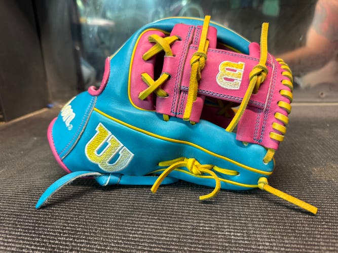 Game Ready Wilson A2000 RH Infield Baseball Glove 11.5" (BARELY Used)